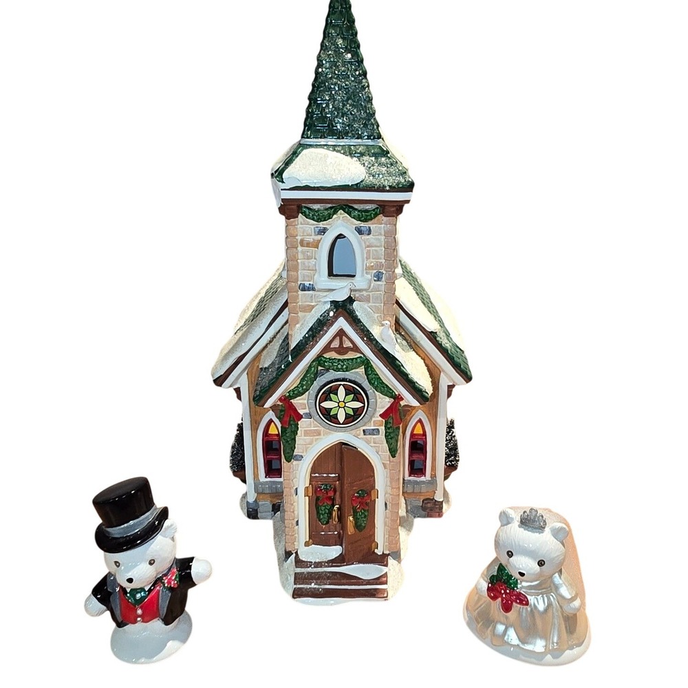 Department 56 Santa Bear Village "Mistletoe Wedding Chapel" #05711